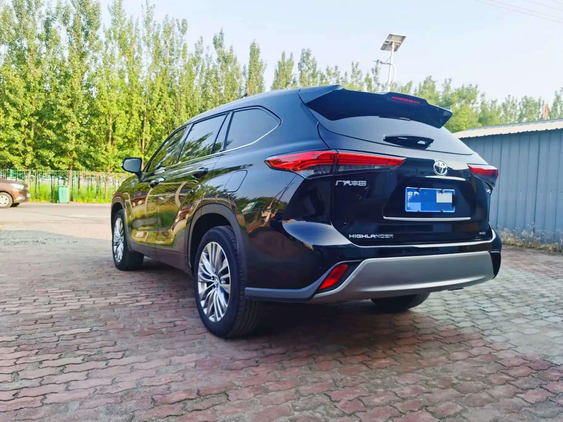 Photo 19 - Toyota Highlander