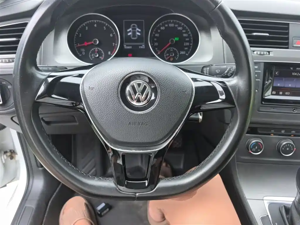 Volkswagen Golf 2016 230TSI Automatic Comfort фото 11