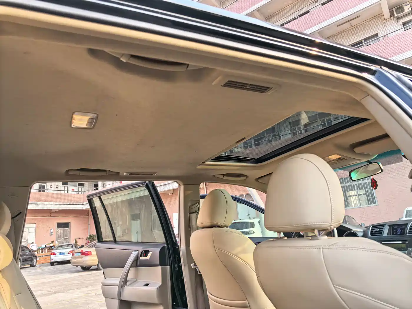 Toyota Highlander 2011 2.7L 2WD 7-seat Luxury фото 11