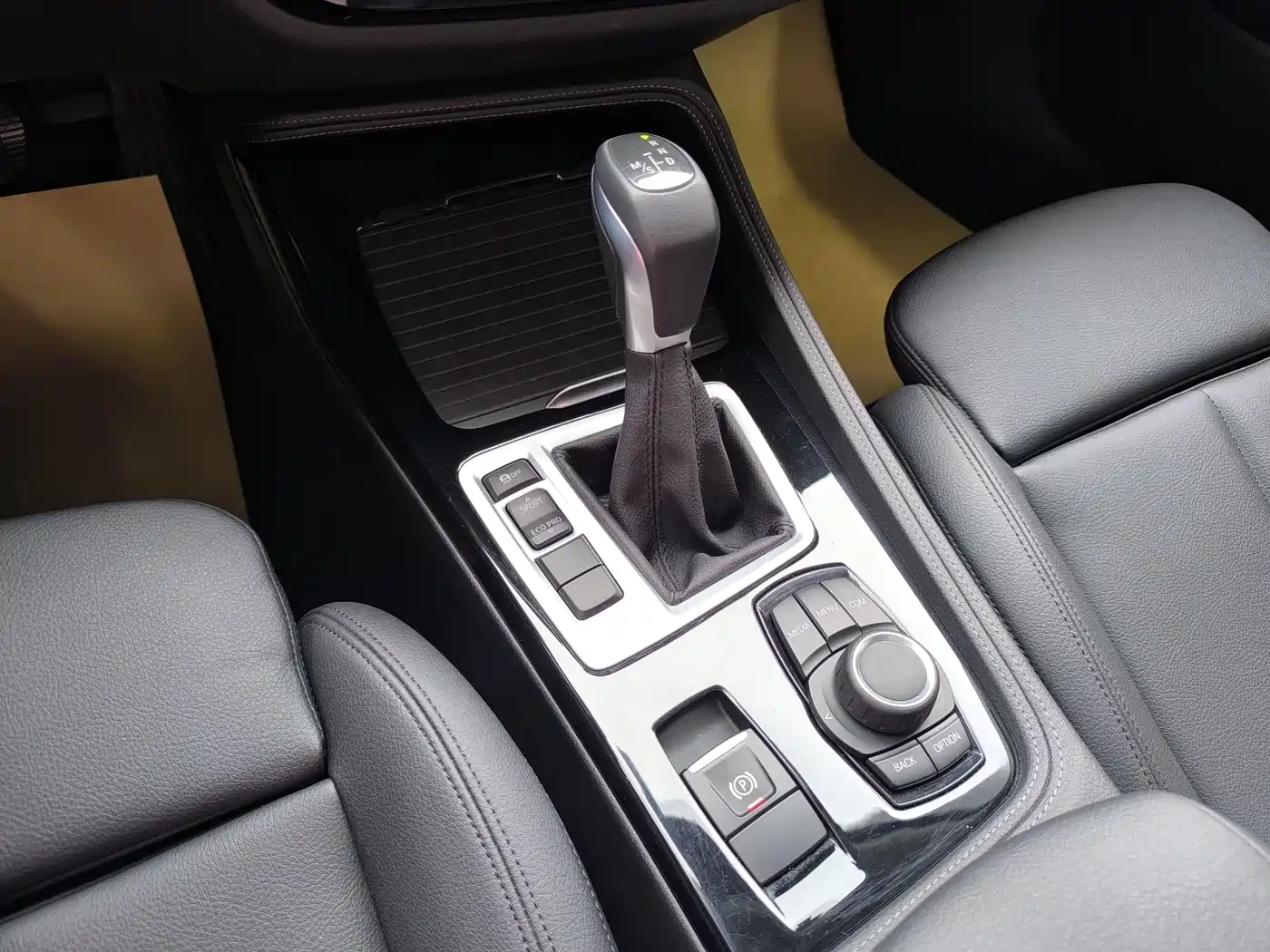 BMW 1 Series 2018 118i Sport Edition фото 14