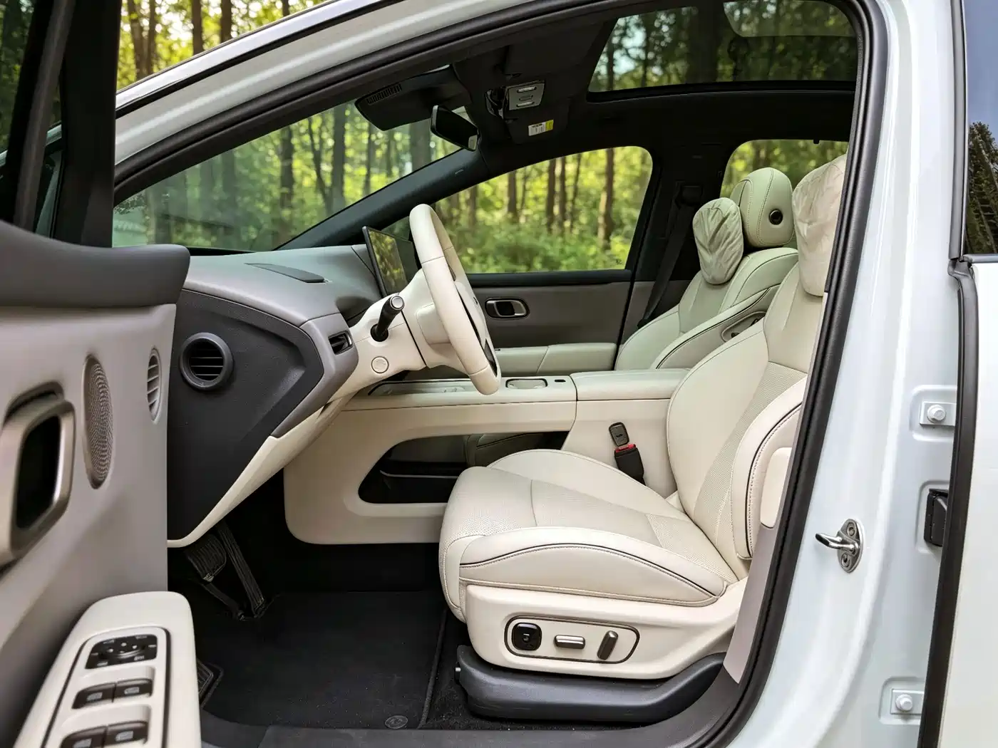 Li Auto i6 2026 2025 2WD Base Model