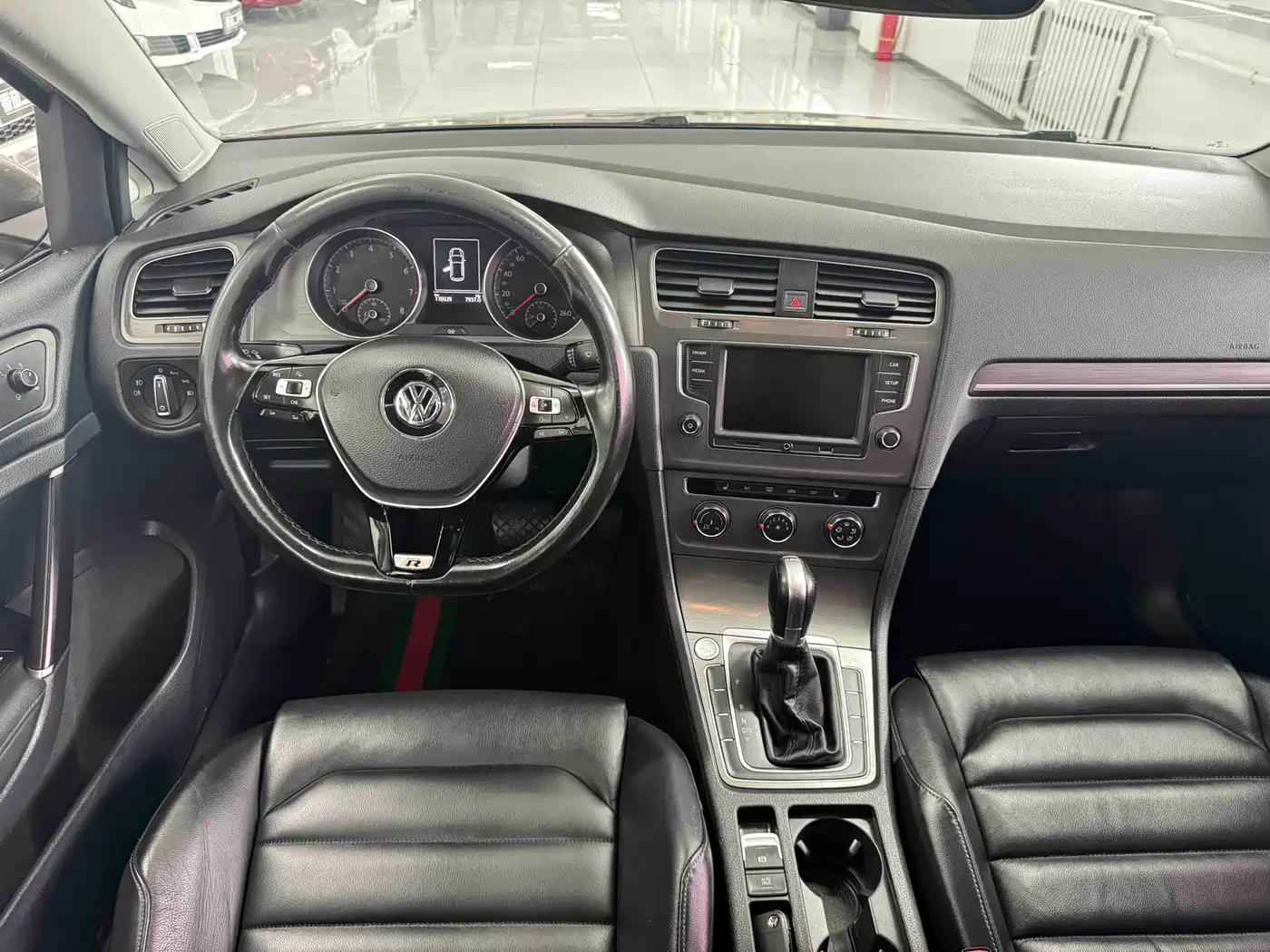 Volkswagen Golf 2016 230TSI Automatic Luxury фото 6