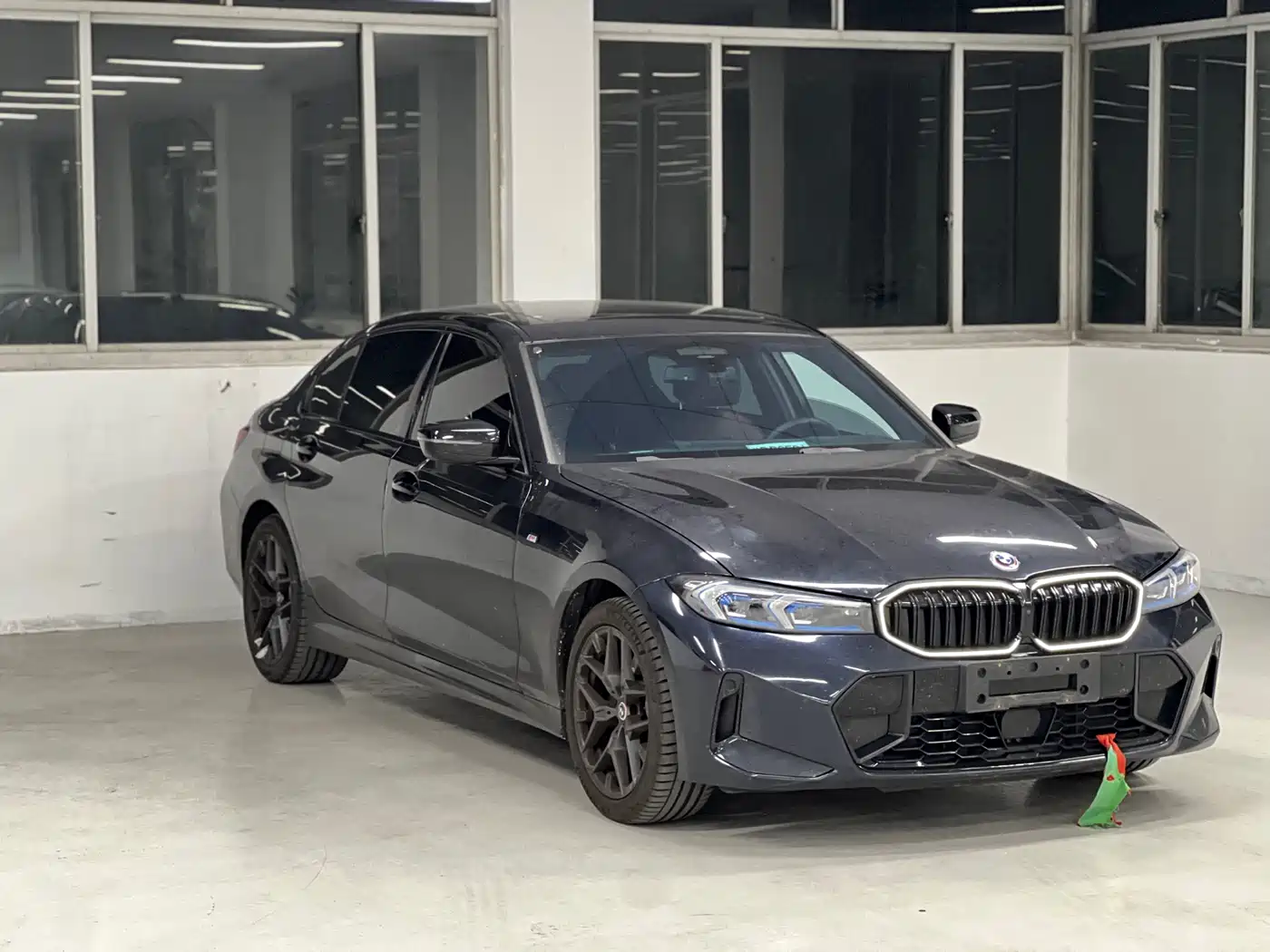 BMW 3 Series 2025 330Li Premium M Sport Night Edition фото 3