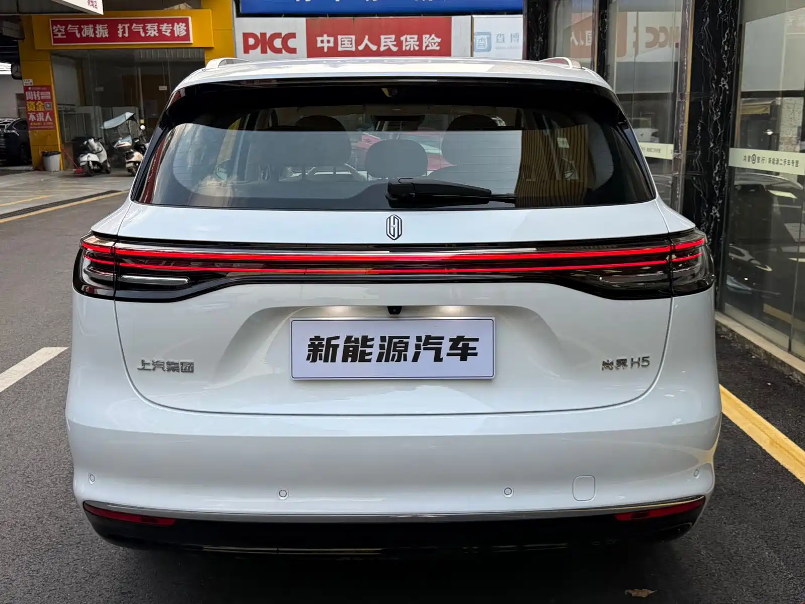 Photo 5 - Shangjie SUV