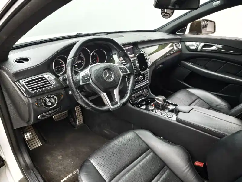 Mercedes-Benz CLS AMG 2012 AMG CLS 63 фото 5