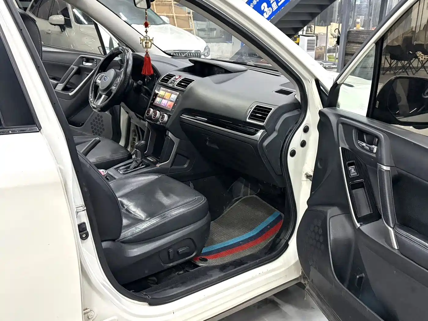 Subaru Forester 2016 2.5i Prestige Navigation Edition фото 11