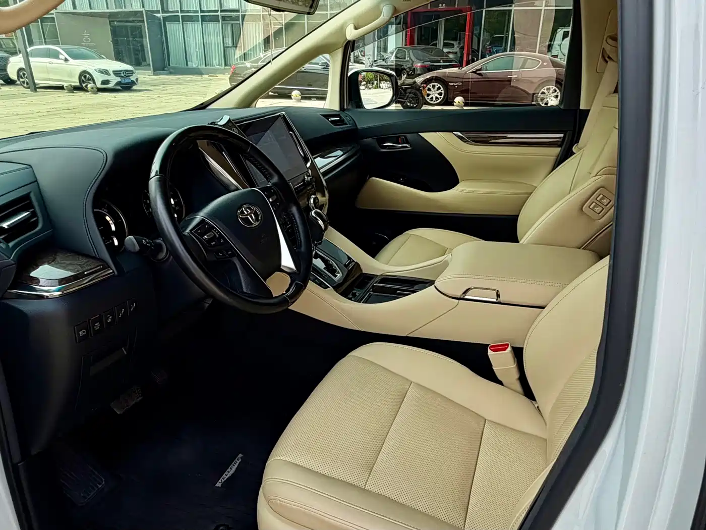 Toyota Vellfire 2021 Crown Hybrid 2.5L HV Premium Edition фото 10