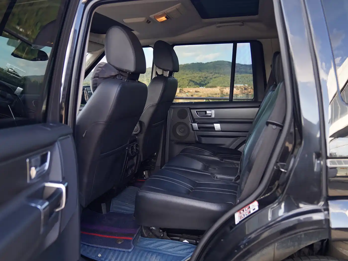 Land Rover Discovery 2015 3.0 SC V6 SE фото 6