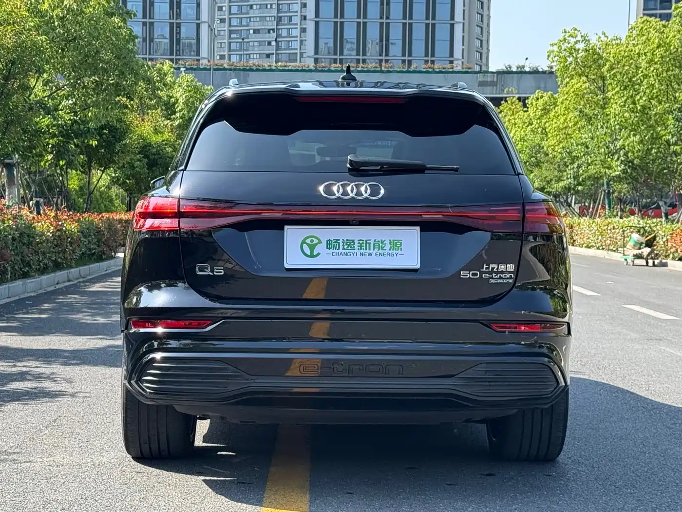 Audi Q5 e-tron 2022 50 e-tron quattro Glory Edition Mecha Suit Sun Chaser Version фото 5
