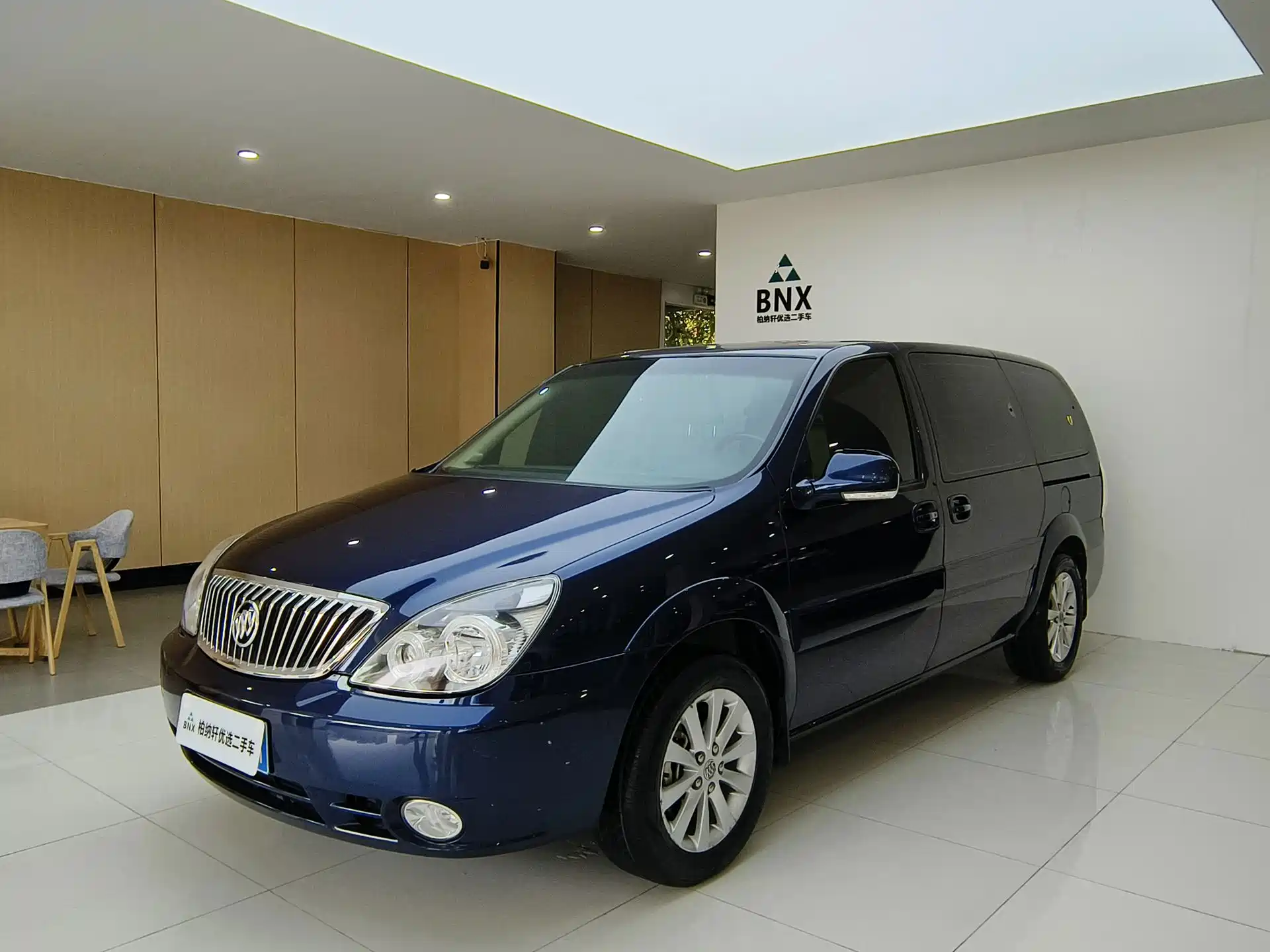 Photo 1 - Buick GL8