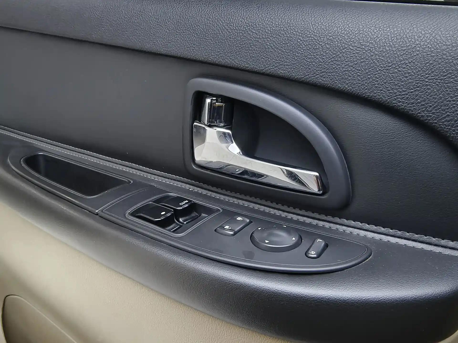 Photo 25 - Buick GL8