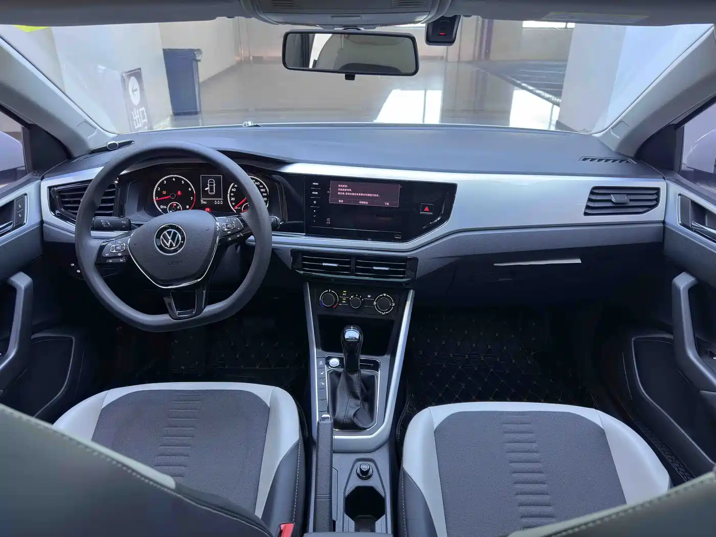 VOLKSWAGEN POLO