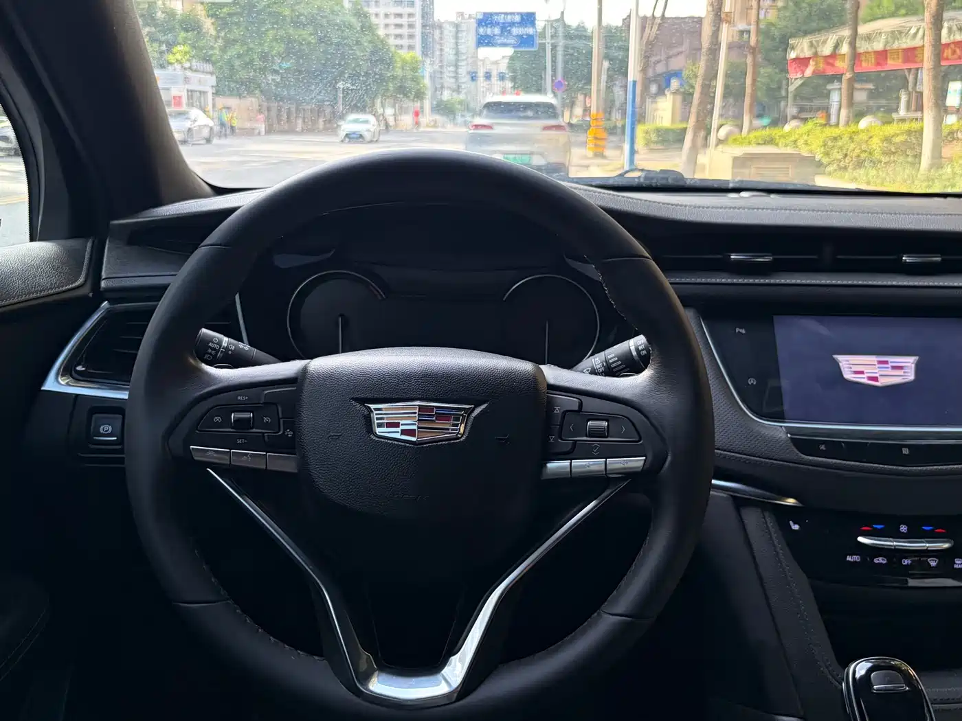 Фото 23 - Cadillac XT6