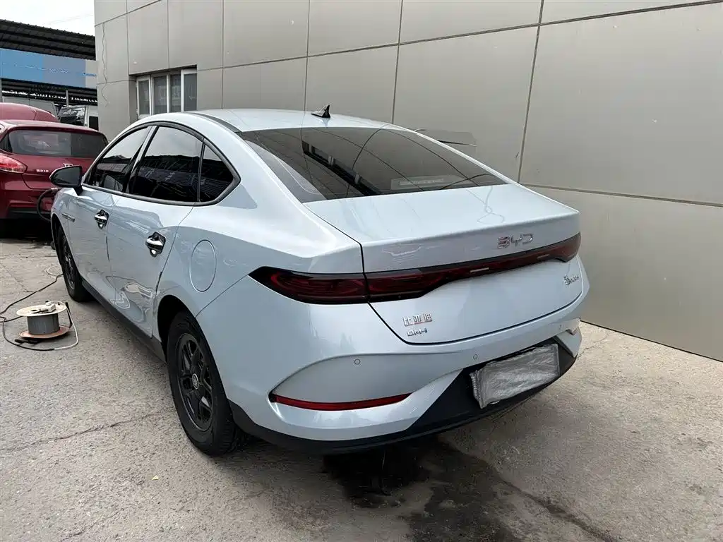 BYD Qin PLUS 2025 DM-i Smart Drive 55KM Leader фото 3