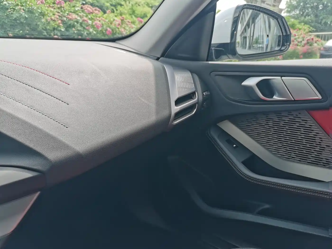 BMW 2 Series 2025 225L M Sport Package фото 19