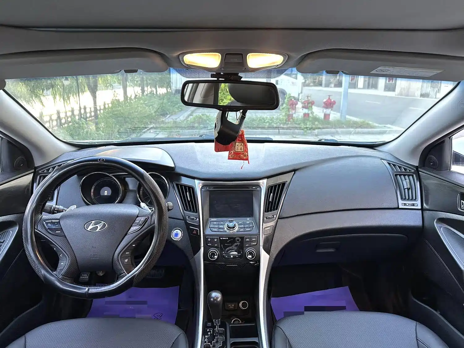 Photo 9 - Hyundai Sonata