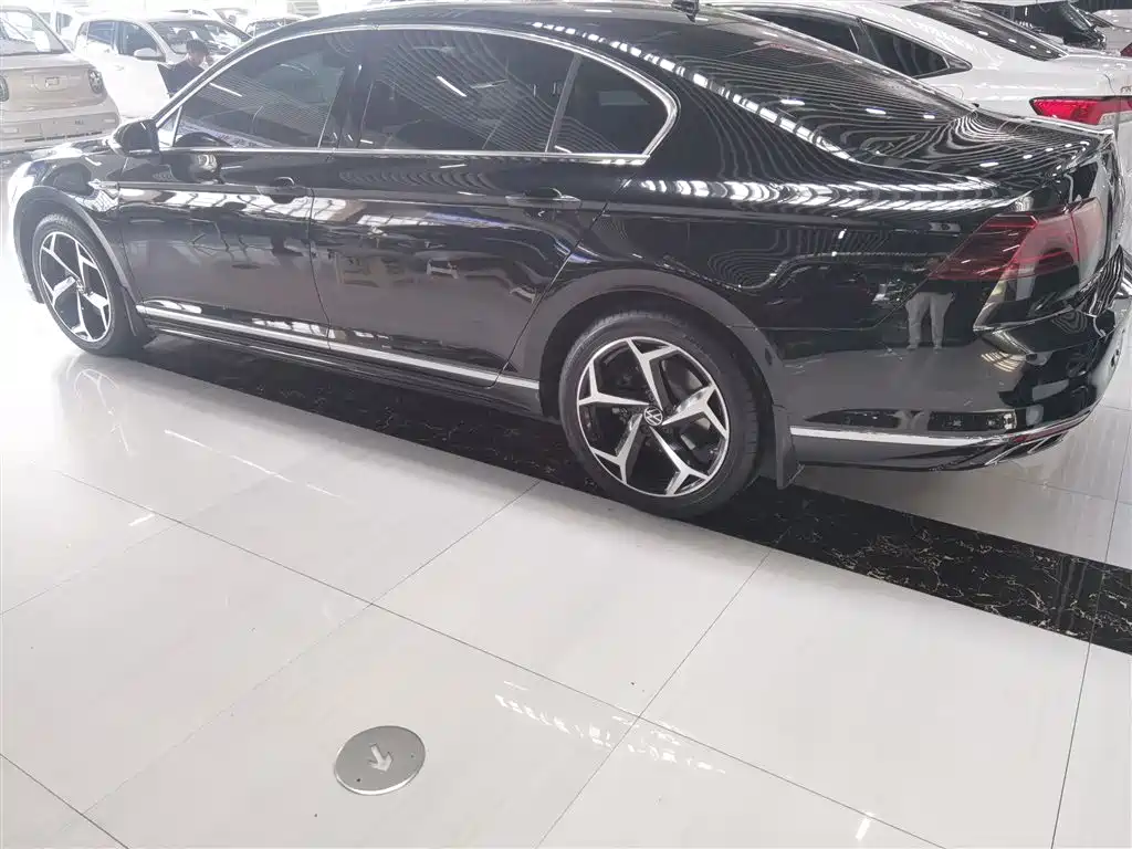 Volkswagen Magotan 2023 Model 2 Million Commemorative Edition 330TSI DSG Luxury фото 10