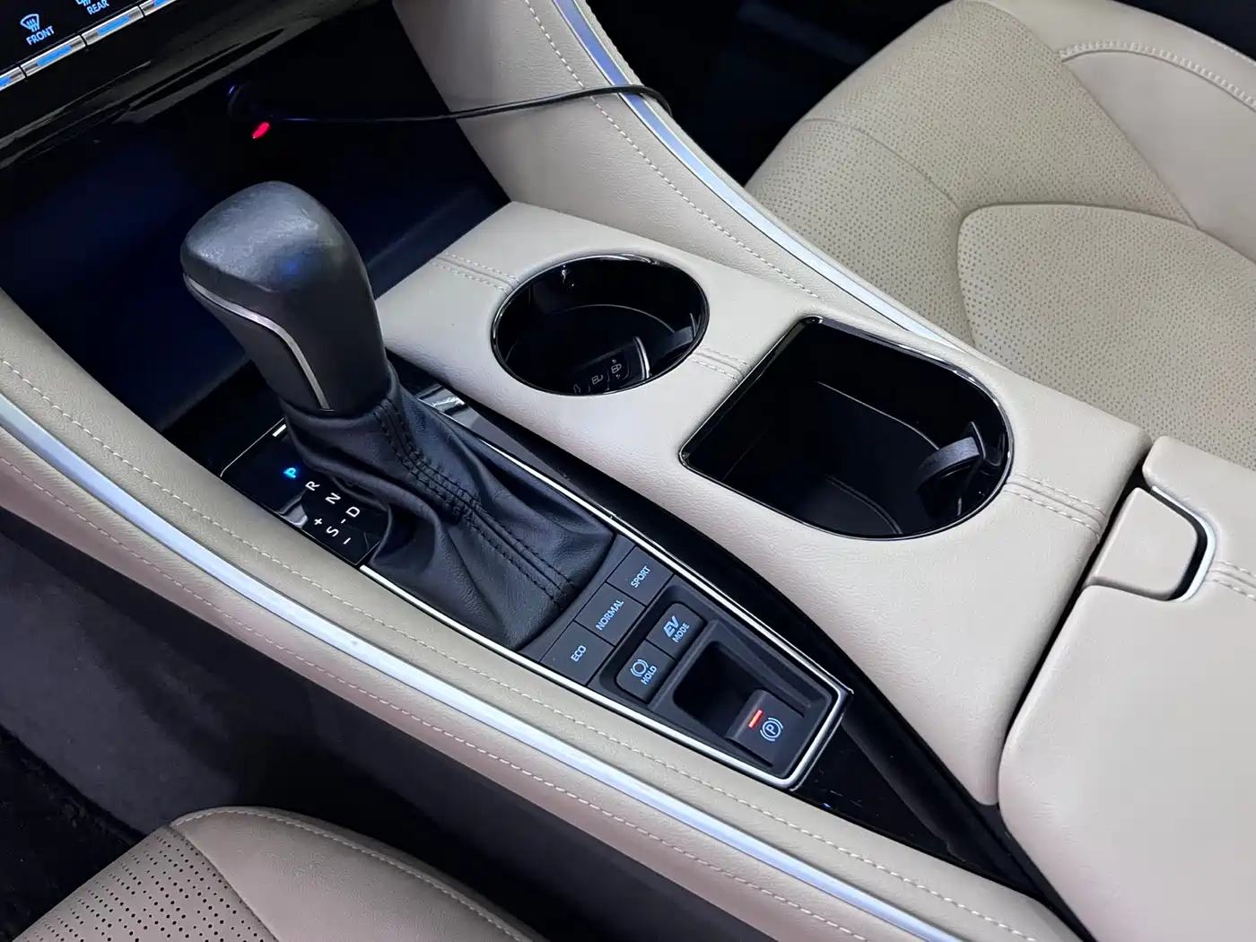 Toyota Avalon 2023 Hybrid 2.5L Luxury Edition фото 18