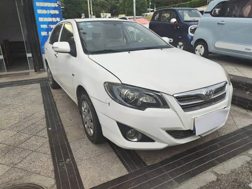 Toyota Corolla 2013 1.6L Automatic Luxury фото 2