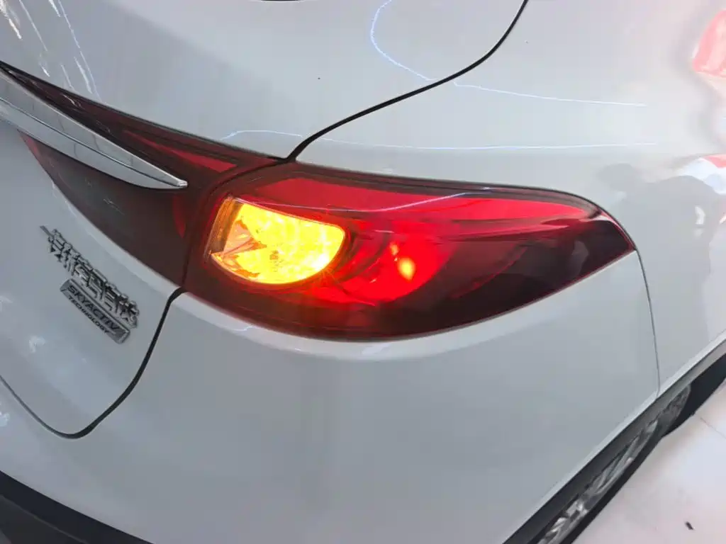 Photo 8 - Mazda CX-4