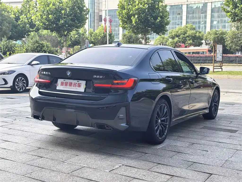 BMW 3 Series 2024 325i M Sport Shadowline Package фото 5