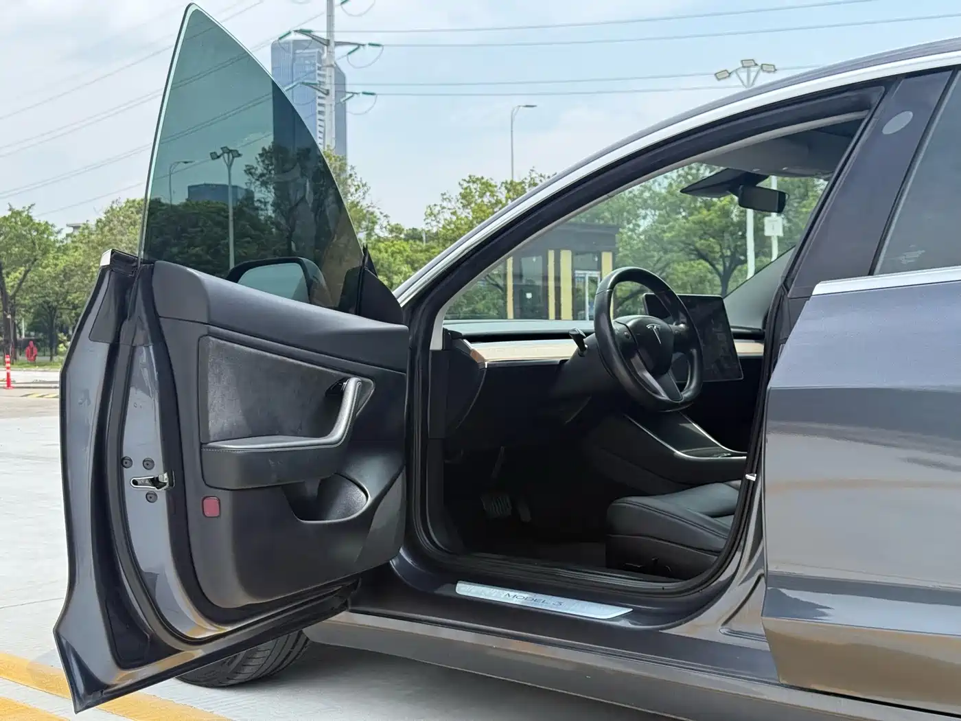 Tesla Model 3 (Import) 2019 2019 Long Range RWD Version