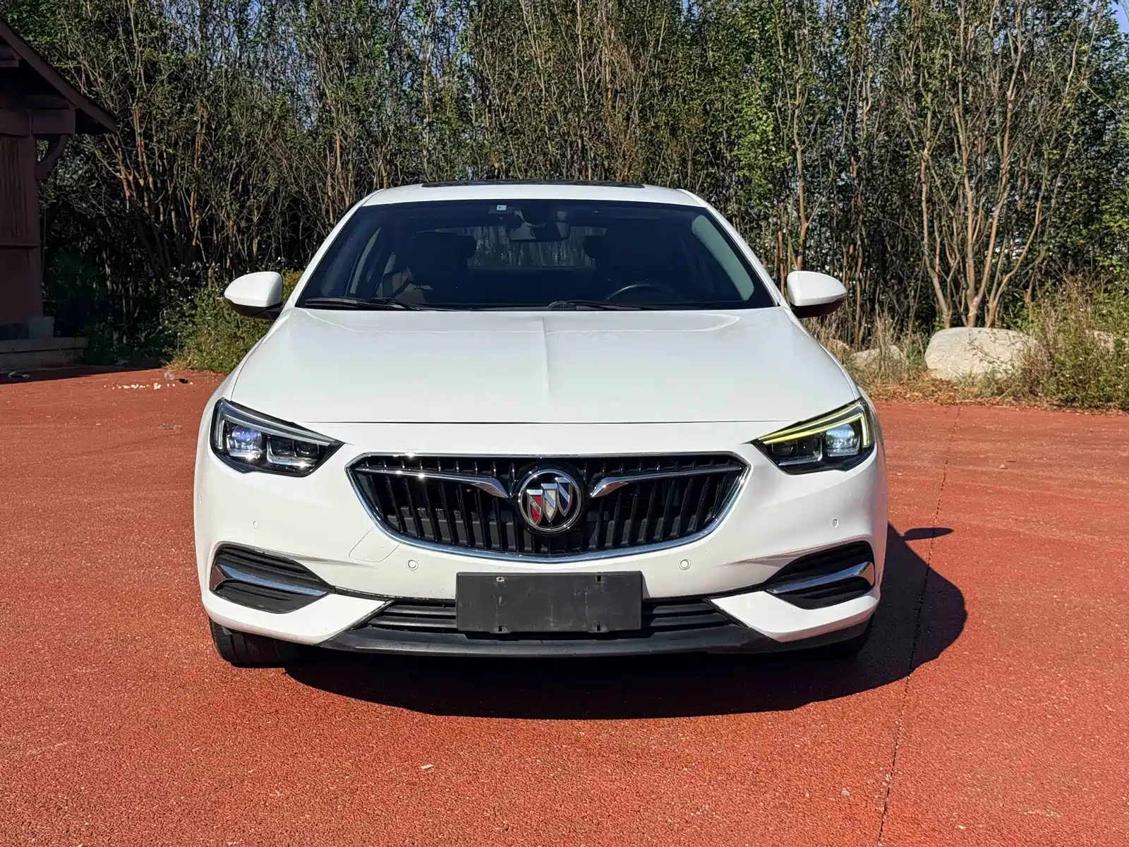 Photo 2 - Buick Regal