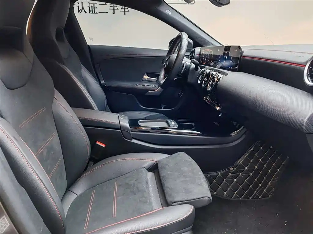 Mercedes-Benz CLA (Import) 2025 CLA 200 Shooting Brake фото 12