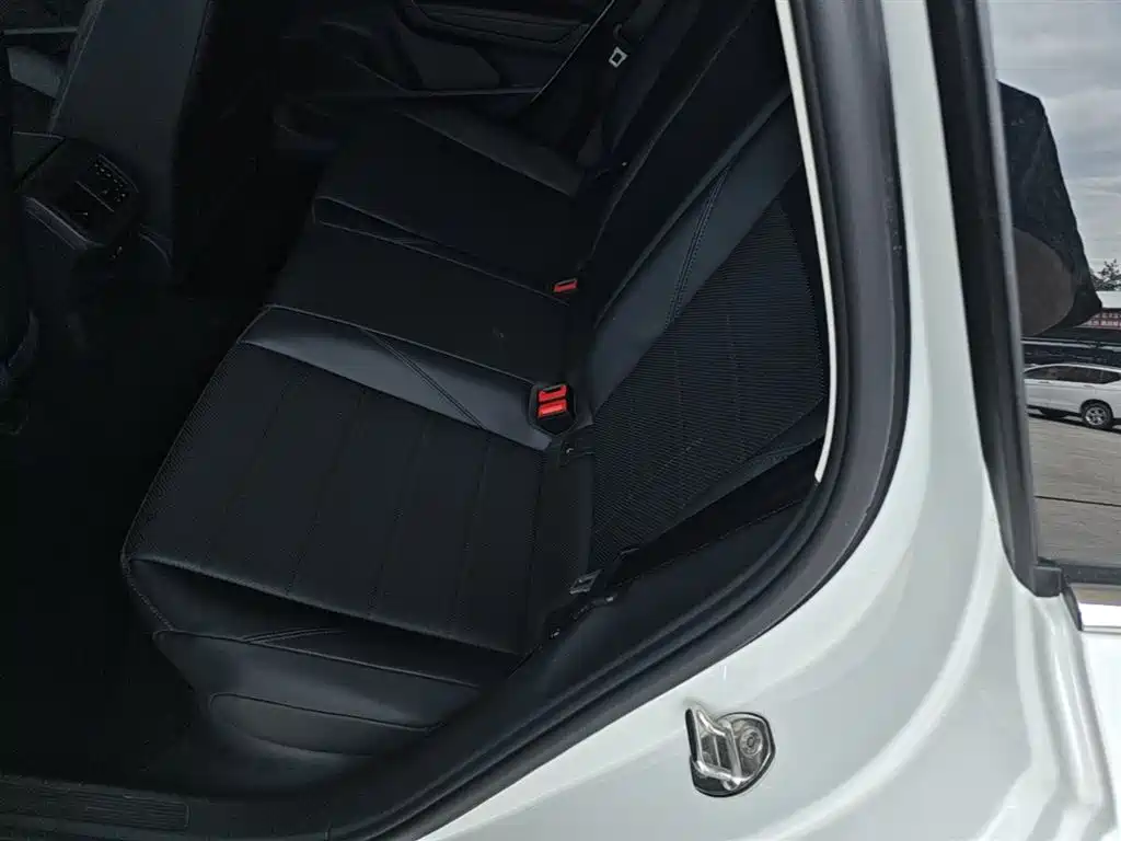 Volkswagen Lavida 2022 1.5L Auto Comfort Edition фото 17