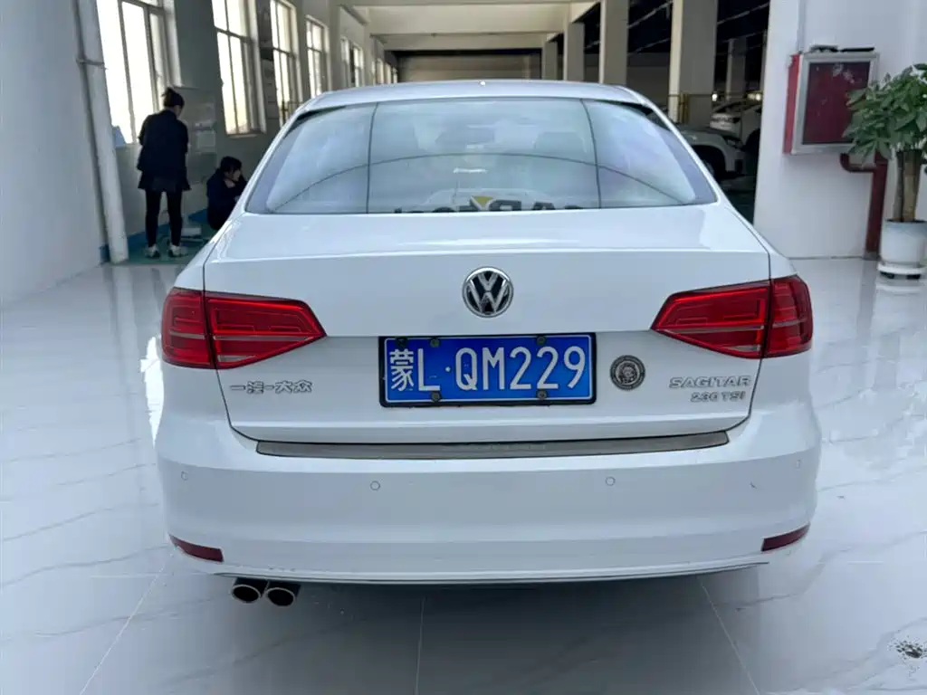 Volkswagen Sagitar 2015 230TSI Automatic Comfort фото 6