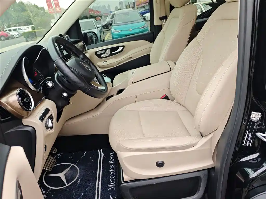 Mercedes-Benz V-Class 2021 V 260 L Long Wheelbase Premium Edition фото 11