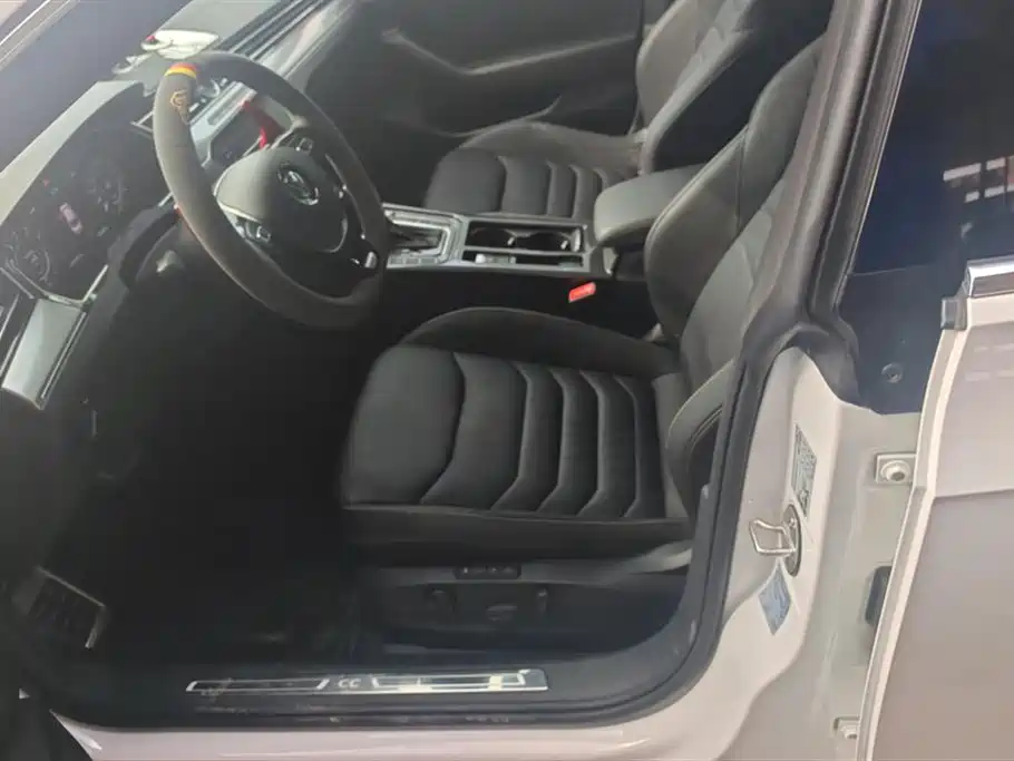 Volkswagen FAW-Volkswagen CC 2019 330TSI Charm Edition China VI фото 9