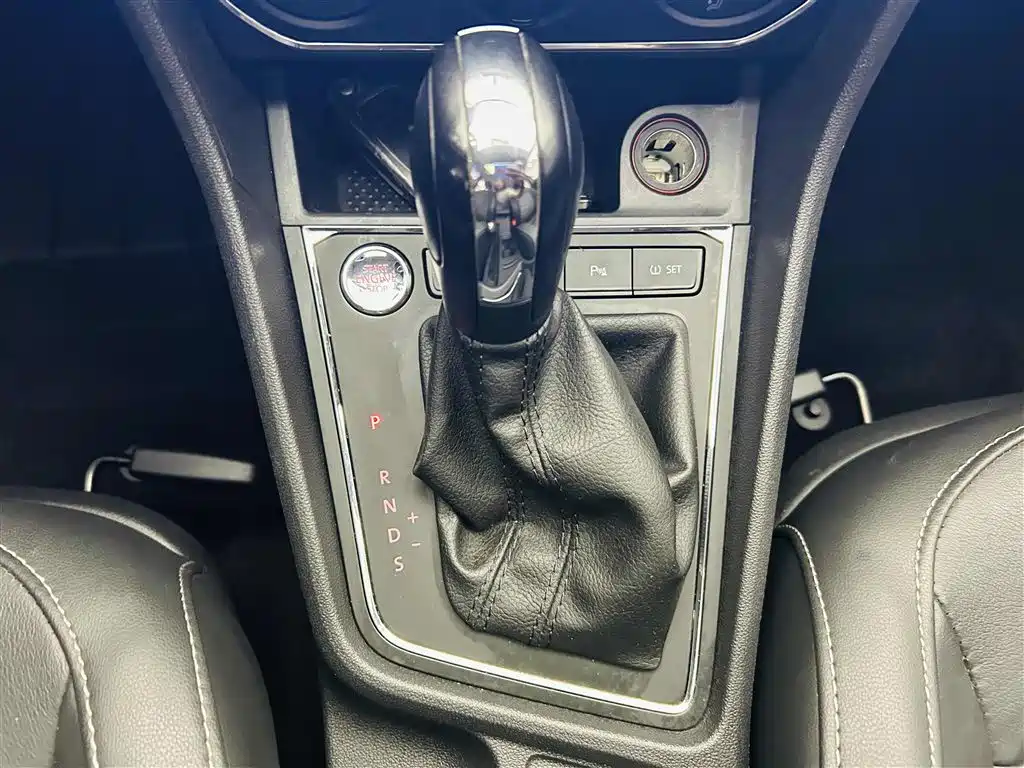 Volkswagen Lavida 2017 1.6L Automatic Comfort Edition фото 17