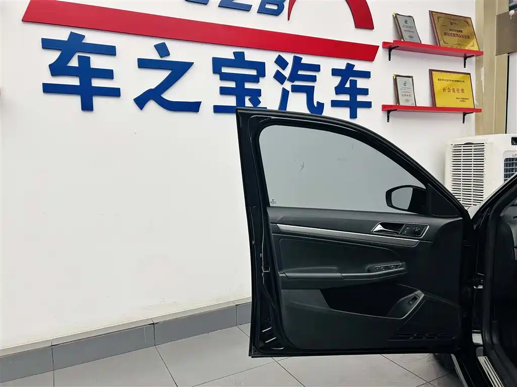 Volkswagen Lavida 2017 1.6L Automatic Comfort Edition фото 21