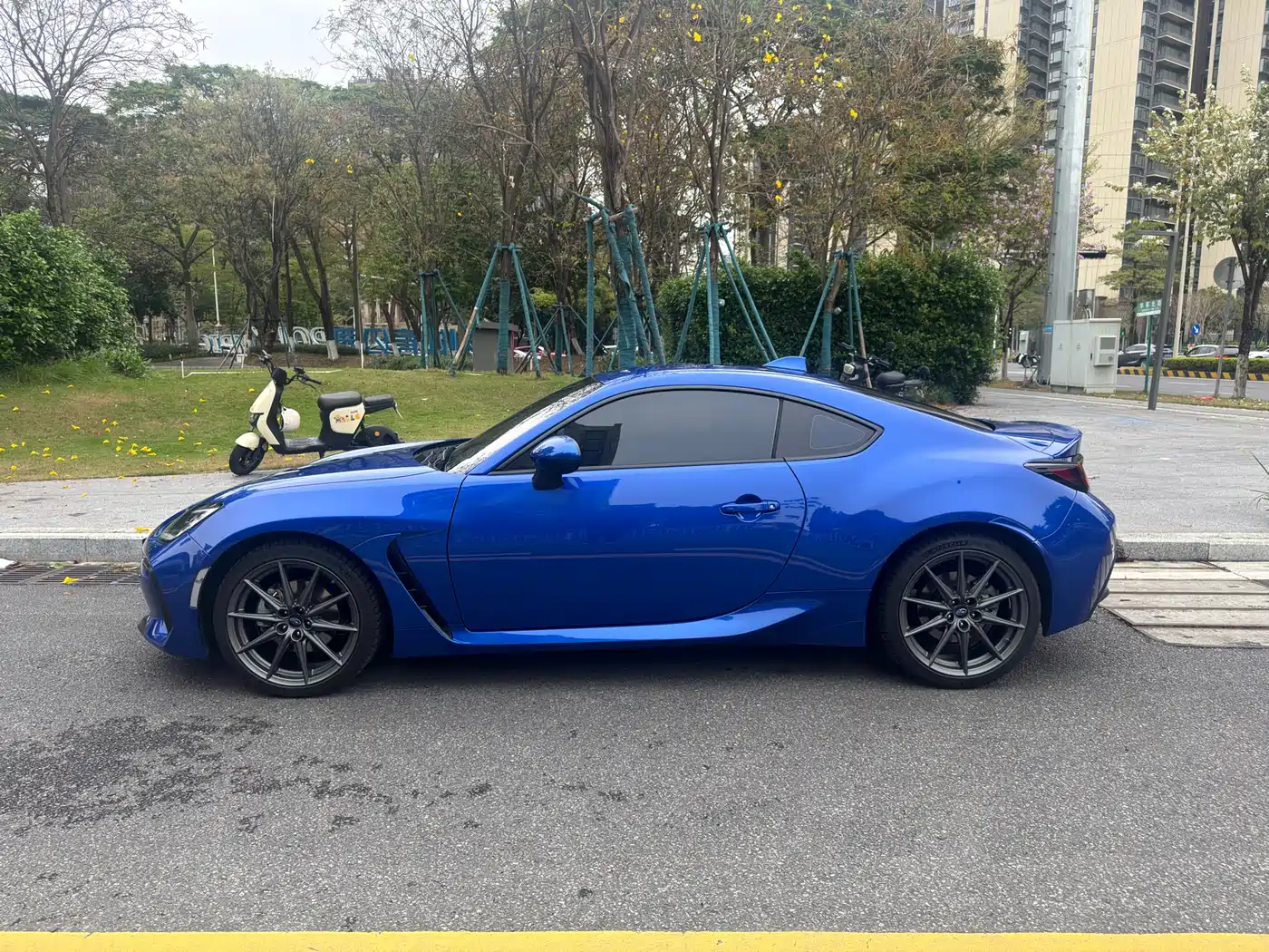 Subaru BRZ 2022 2.4L Manual фото 4