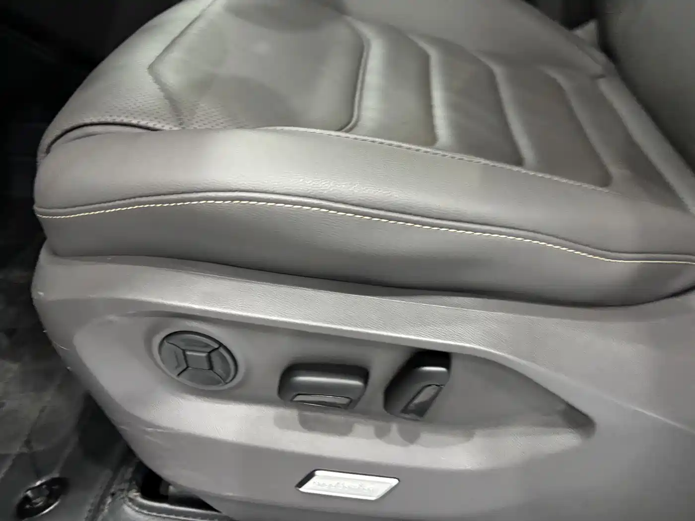 Volkswagen Touareg 2022 3.0TSI Rui Xiang Edition Classic Sport Package фото 12