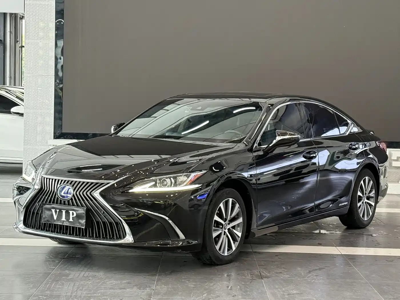 Lexus ES 2020 Model 300h Excellence Edition China V