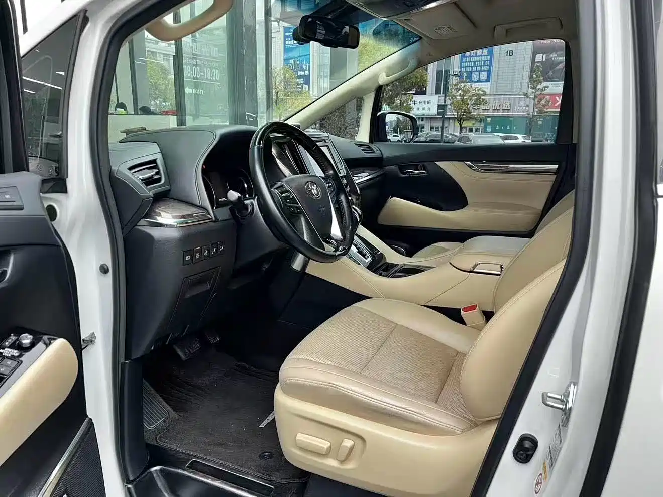 Toyota Alphard 2018 Facelift 3.5L Premium Edition фото 4