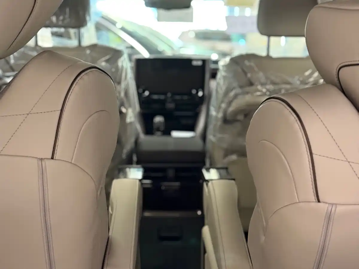 Toyota Vellfire 2024 Crown Hybrid 2.5L Premium Edition фото 8