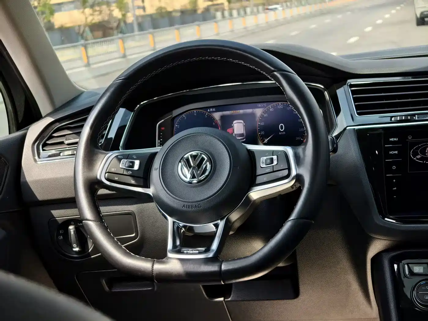 Volkswagen Tiguan L 2020 330TSI Auto 2WD R-Line Flagship China VI фото 14