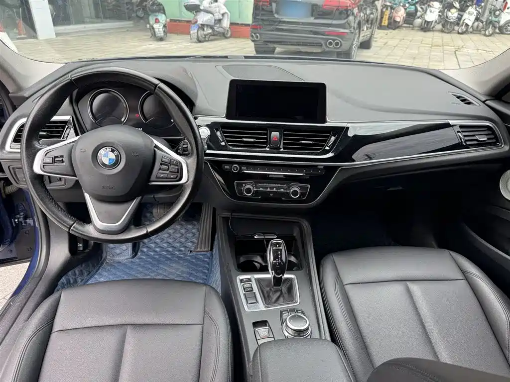 BMW 1-SERIES