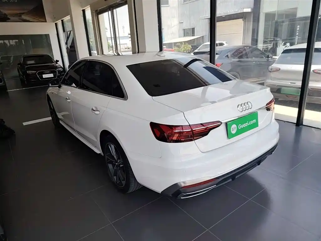 Фото 5 - Audi A4L