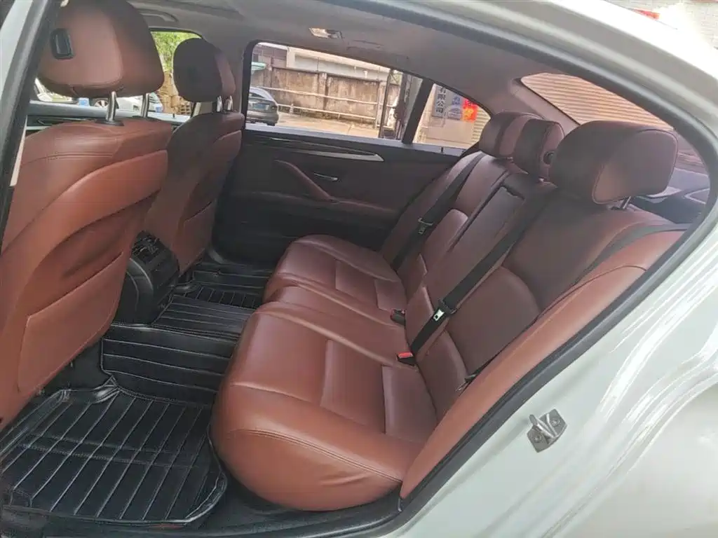 BMW 5 Series 2014 525Li Leading фото 17