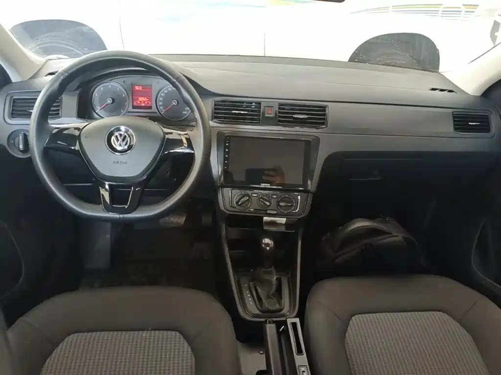 VOLKSWAGEN SANTANA