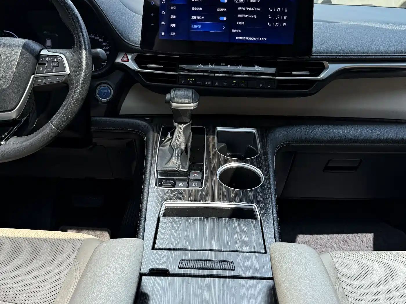 Toyota Sienna 2023 2.5L Hybrid Premium Edition фото 15