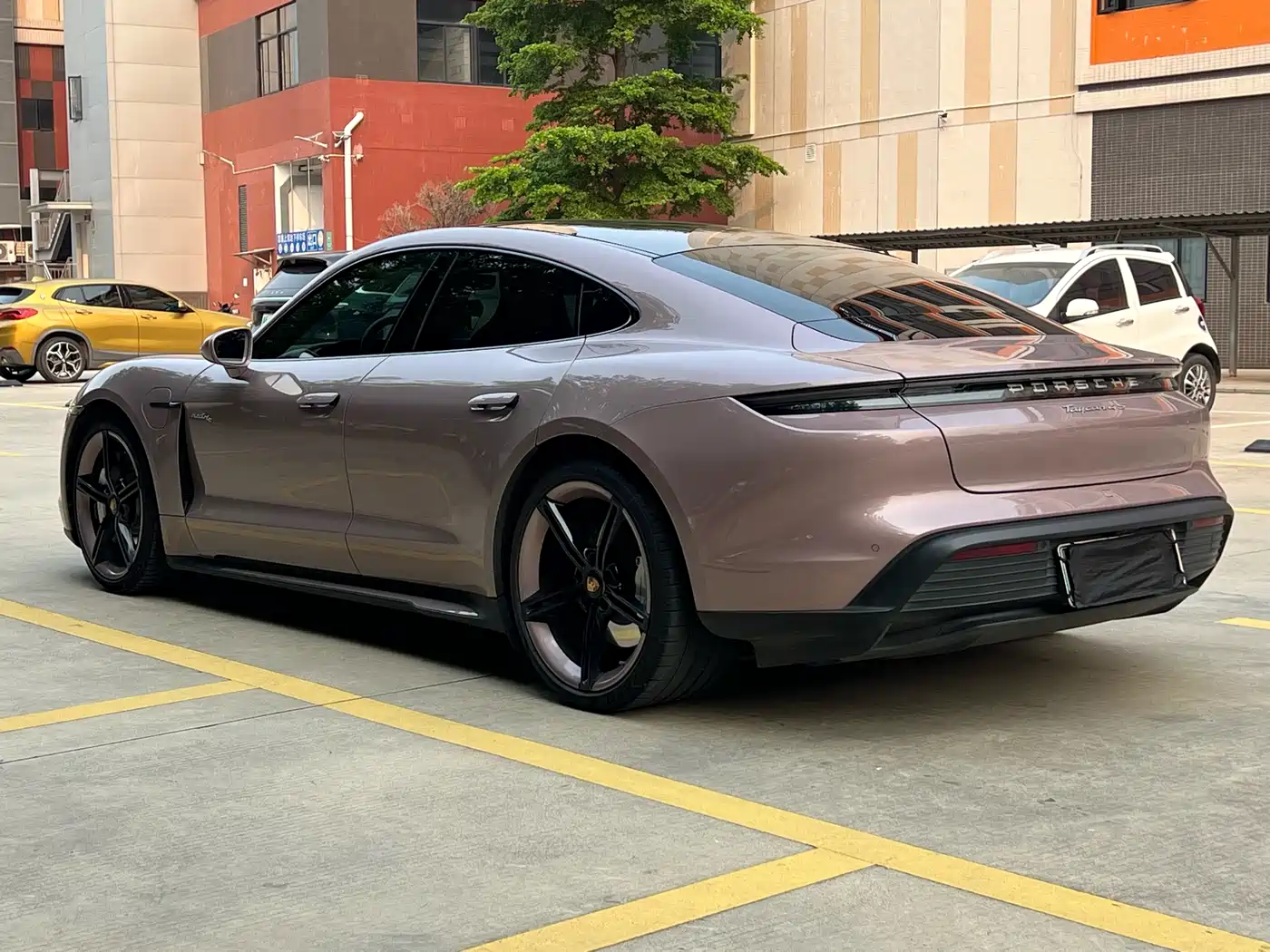 PORSCHE TAYCAN
