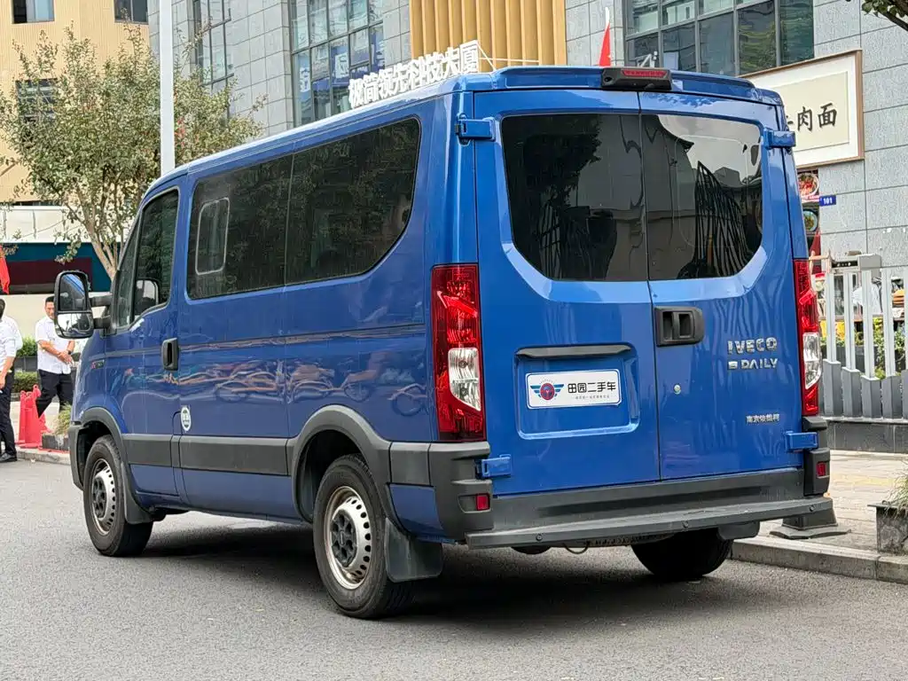 Iveco Daily 2021 2021 3.0T Automatic Yunrui Short Wheelbase Low Roof Manual Door F1C
