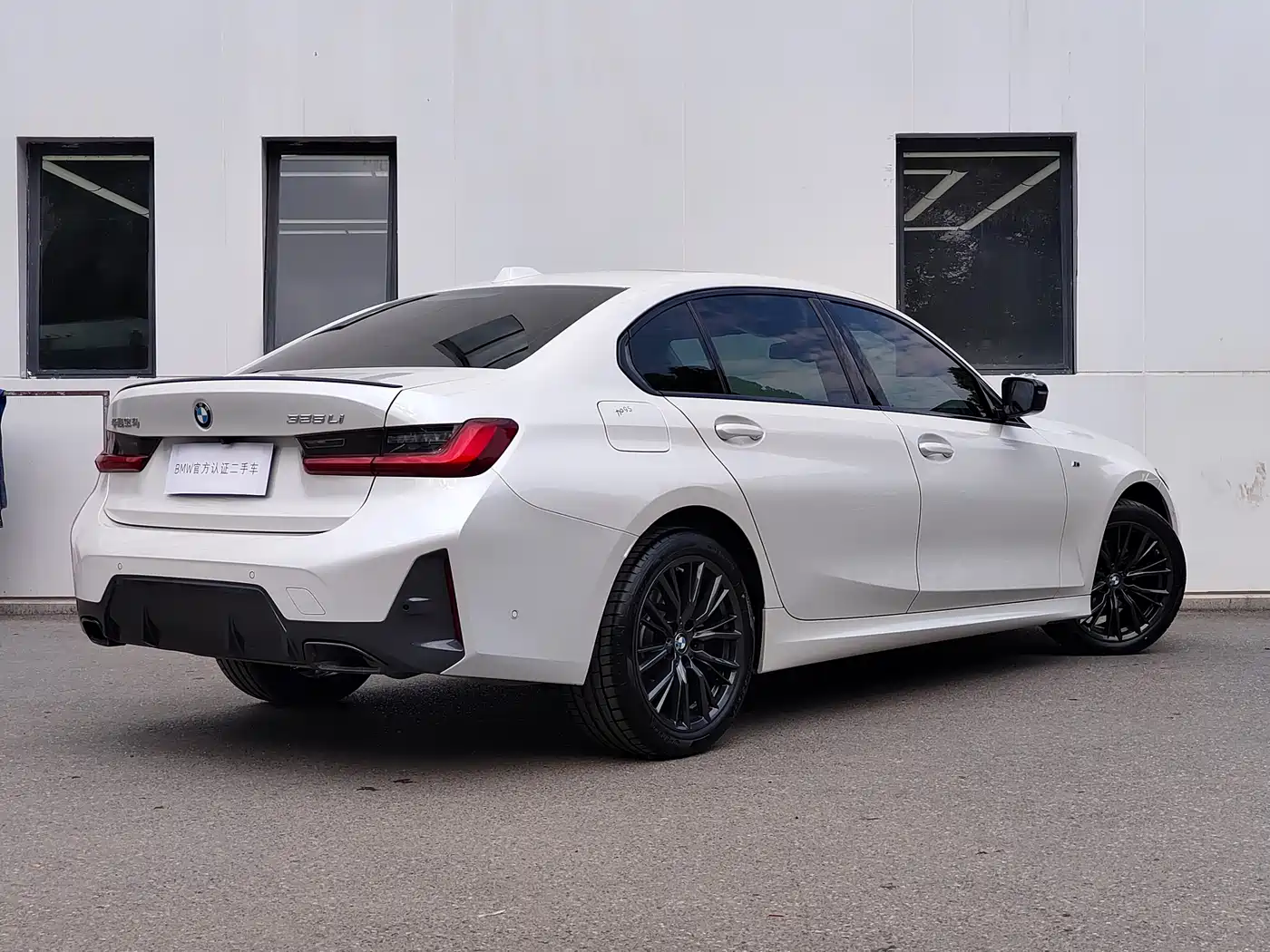 BMW 3 Series 2023 325Li M Sport Black Night Package фото 23