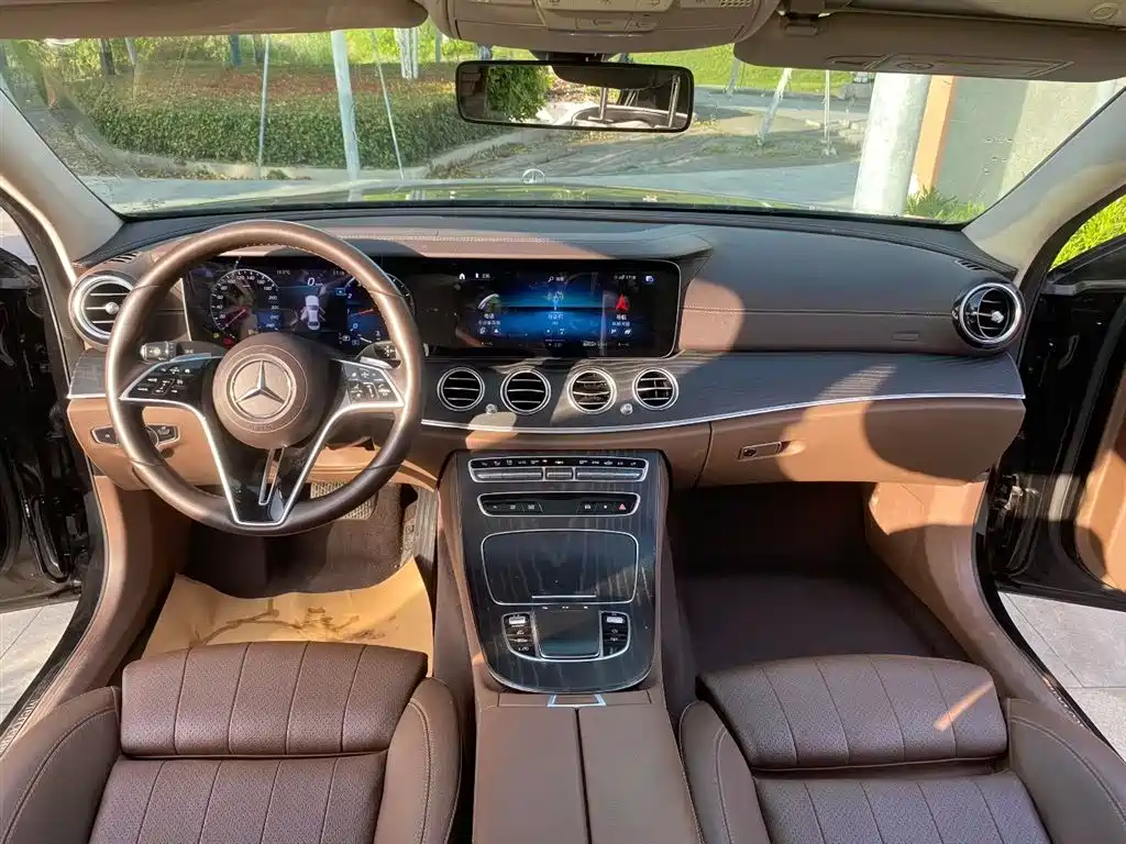 Mercedes-Benz E-Class 2022 Second Facelift E 300 L Luxury фото 4