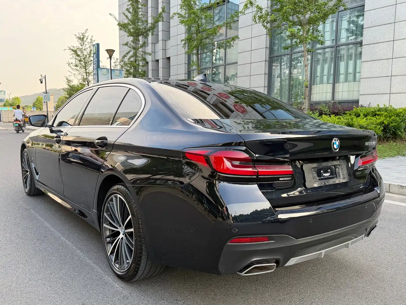 BMW 5 Series 2022 530Li Leading M Sport Package фото 17